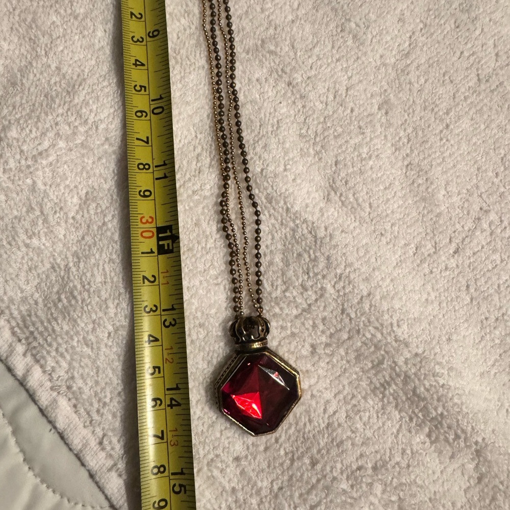 Elegant Red Pendant Necklace - Picture 6 of 6